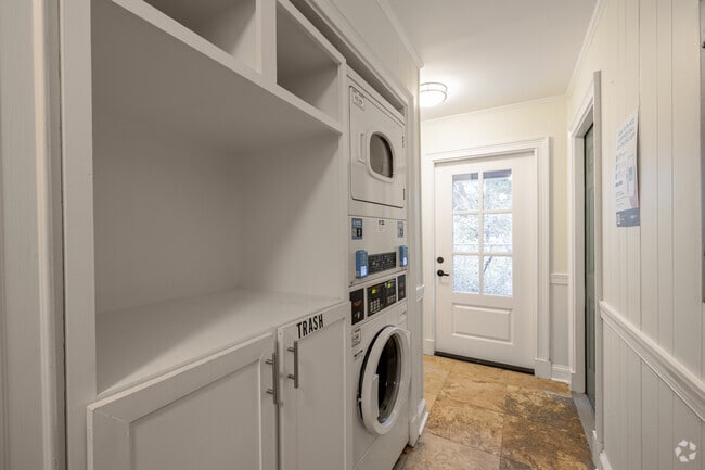 Community Laundry - 1523 Gardenia Rd