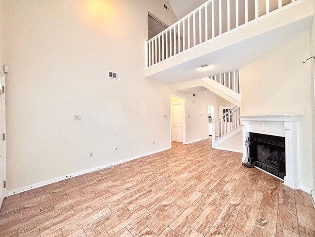 Building Photo - Three Bedroom Garden Home Near Woman's Hos...