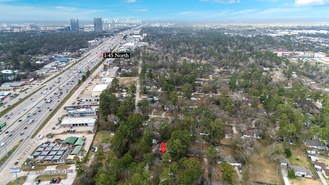 Foto del edificio - 127 Sagewood Dr