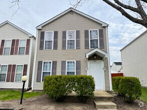 Building Photo - 924 Symphony Dr