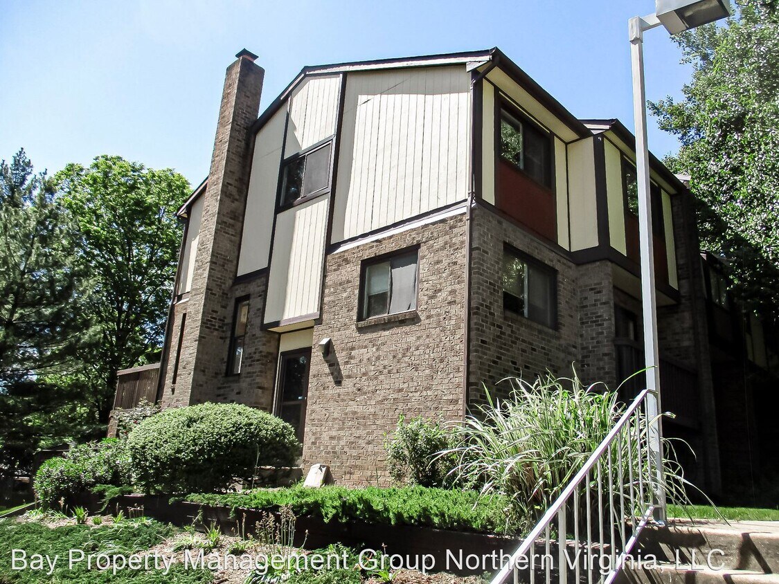 Primary Photo - 4 br, 3.5 bath House - 6878 DEER RUN DR