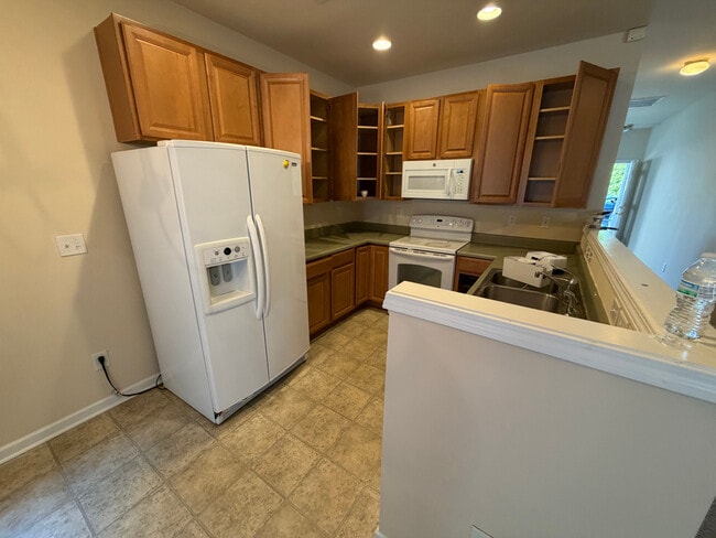 Building Photo - Room in Townhome on Singleleaf Lane