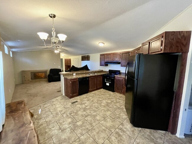 Building Photo - 129 Bonanza Dr