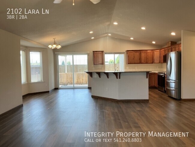 Building Photo - 2102 Lara Ln