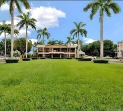 Building Photo - 9320 Fontainebleau Blvd