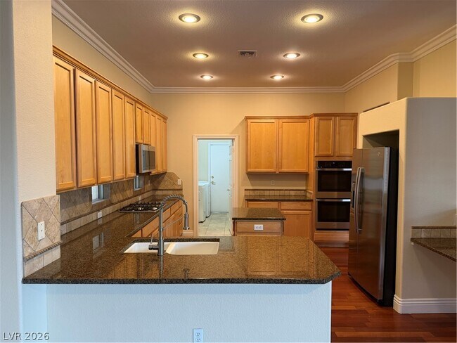 Foto del edificio - 572 Fox Links St