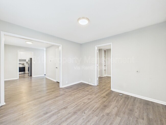 Foto del edificio - 8028 Montgall Ave