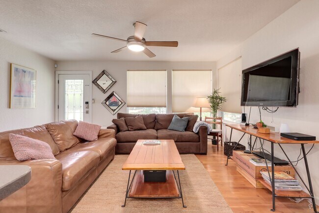 Building Photo - 2102 Peach Tree St