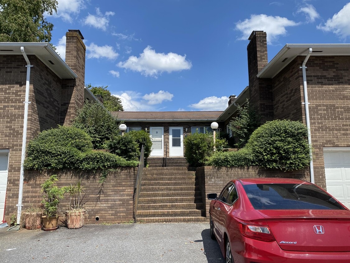 129 Stephens Dr, NC 28655 House Rental in NC