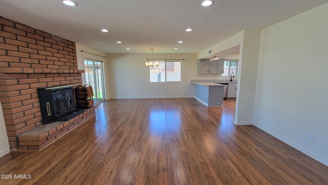 Building Photo - 5149 Paseo Las Palmas