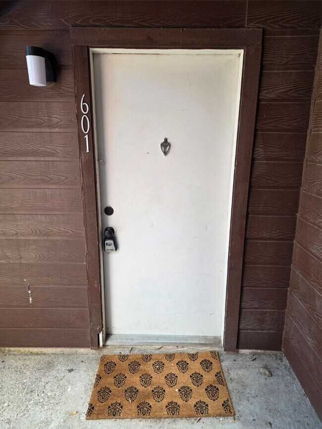 Foto del edificio - 12905 Woodforest Blvd