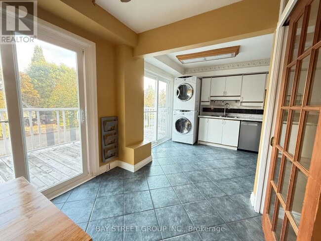 Building Photo - 48 Chipwood Crescent