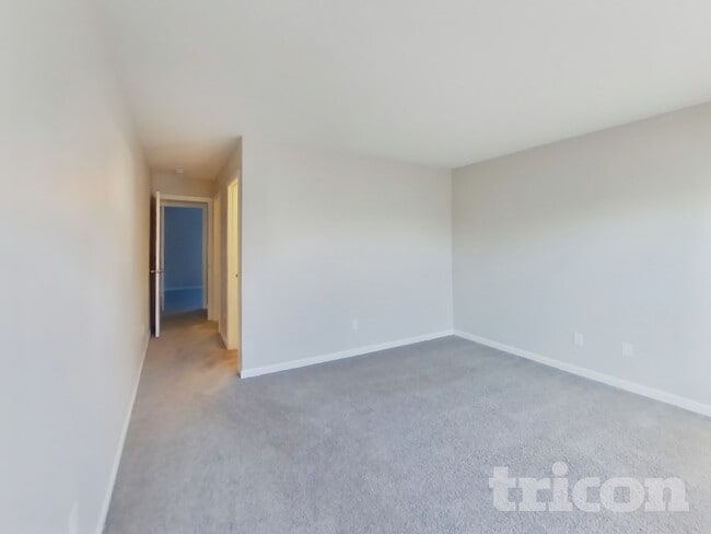 Building Photo - 10249 Cadogan Dr