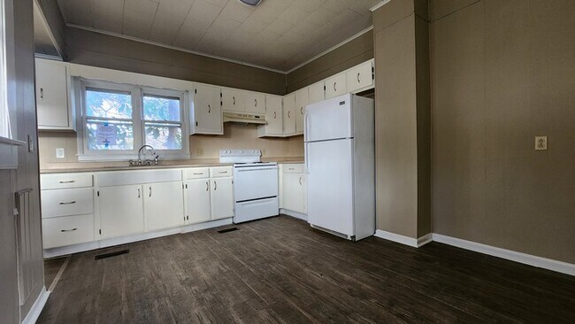 Building Photo - Cottage Now for Lease