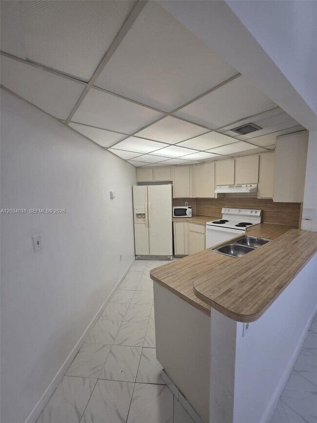 Foto del edificio - 9429 Fontainebleau Blvd