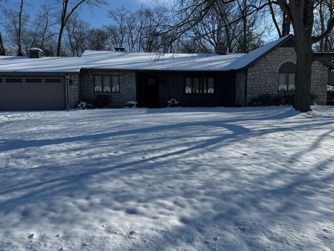 Foto del edificio - Spacious Ranch Home in Upper Arlington, OH