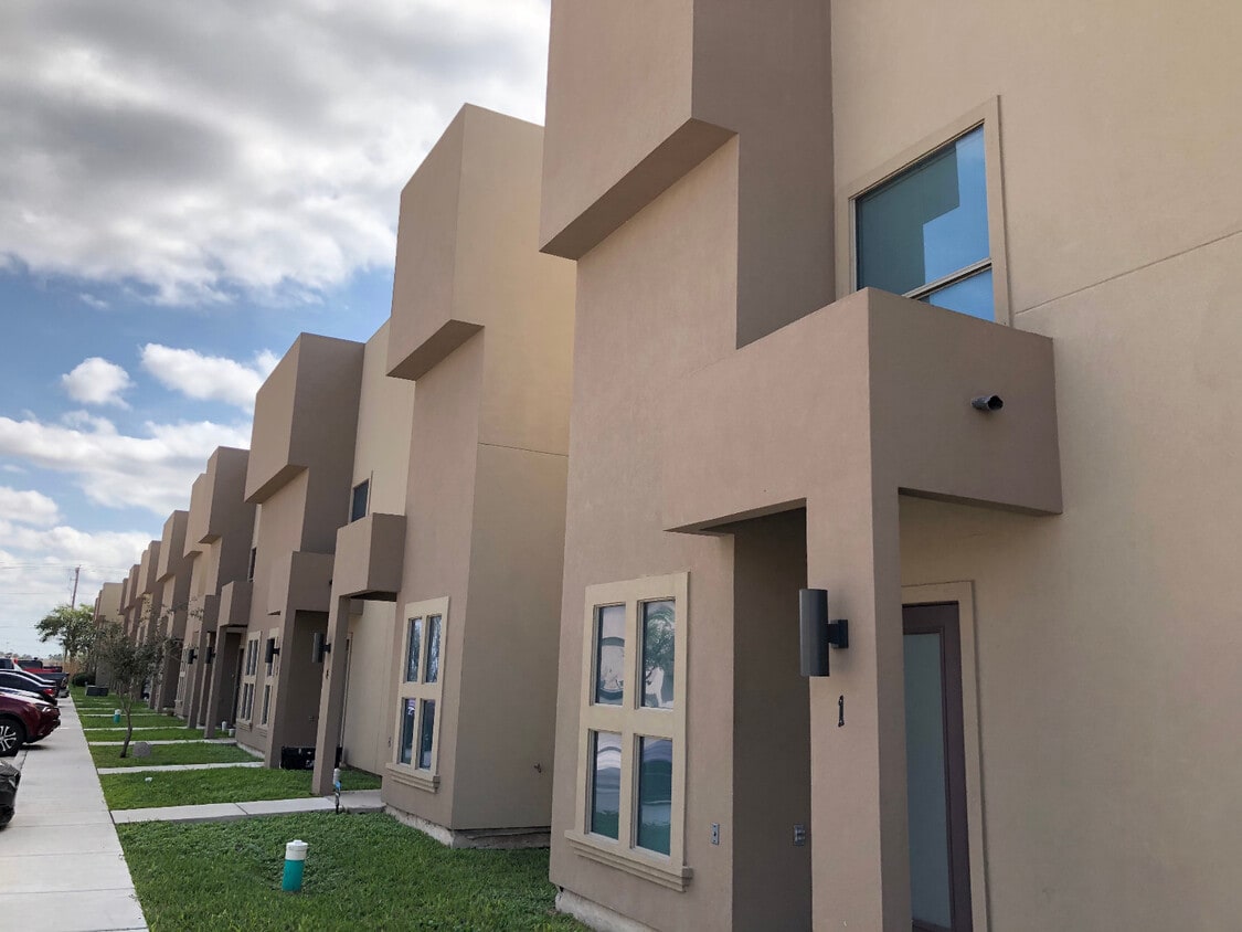 2550 Weslaco Rd, Brownsville, TX 78520 Townhome Rentals in