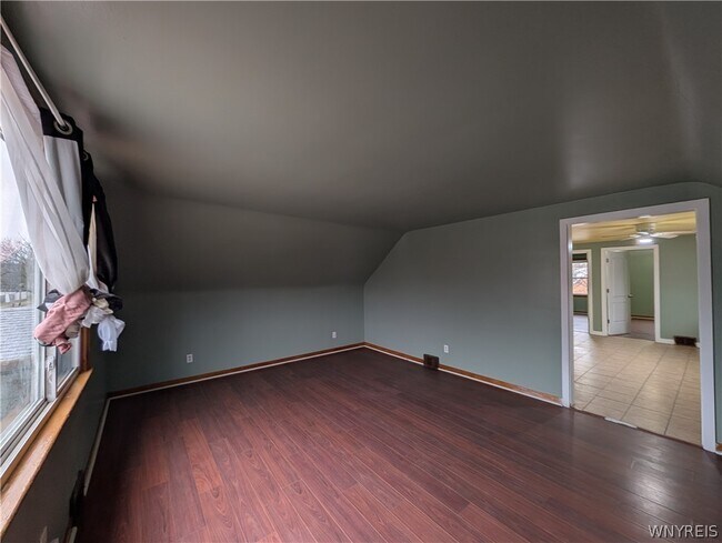 Foto del edificio - 162 Stewart Ave