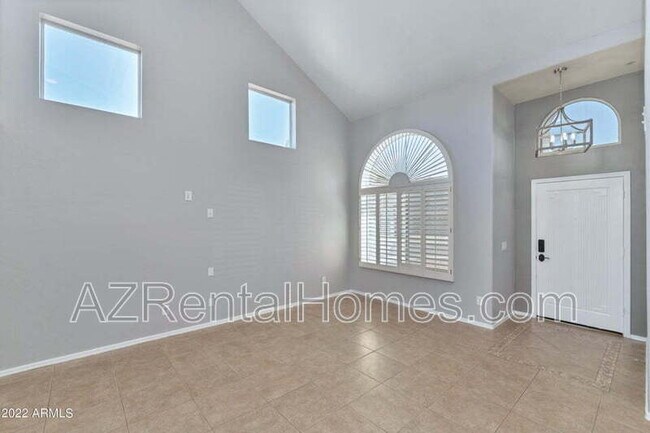 Foto del edificio - 8782 E Pinchot Ave