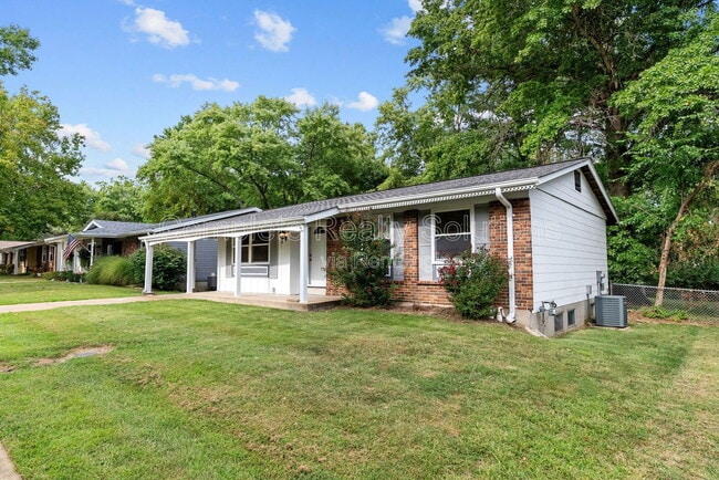 Building Photo - 561 Golfwood Dr