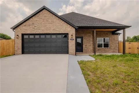 Building Photo - 220 Willow Dr