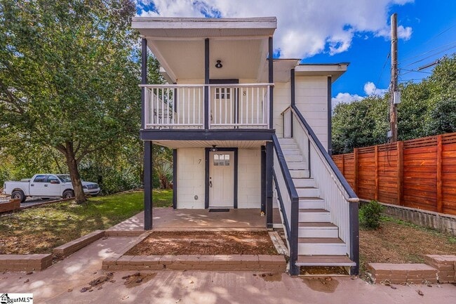 Building Photo - 530 Peronneau St