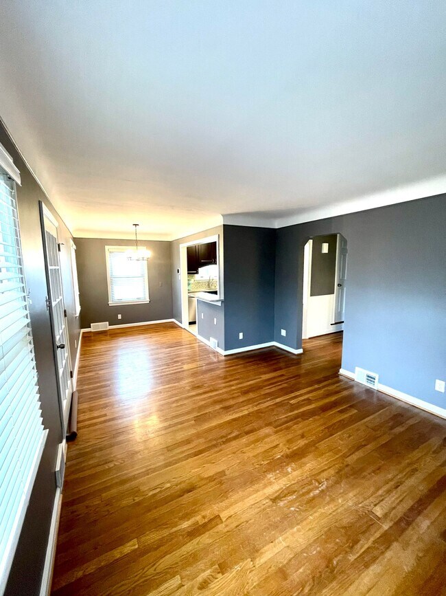 Open concept dining/living room - 1915 Hyland St
