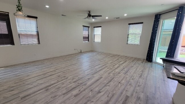 Building Photo - Beautiful home nestled in the Natomas area...