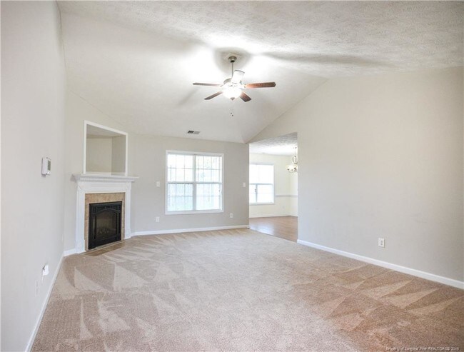 Building Photo - 2127 Queen Elizabeth Ln