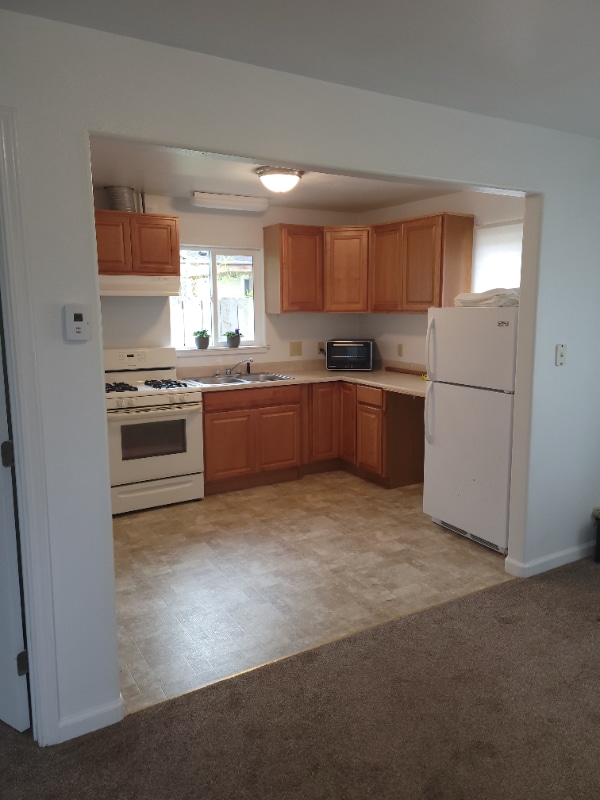 Building Photo - 859 Redway Dr