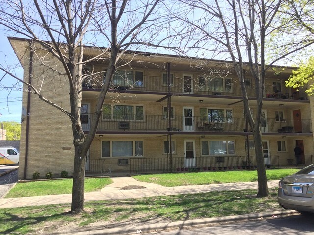 Primary Photo - 5607 N St Louis Ave