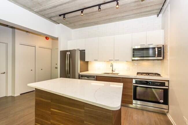 Building Photo - 1430 S Michigan Ave