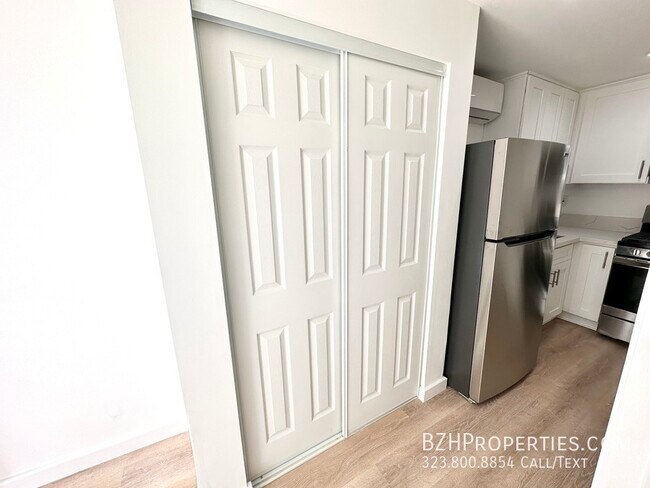 Building Photo - Newly Renovated Studio In Prime West Holly...