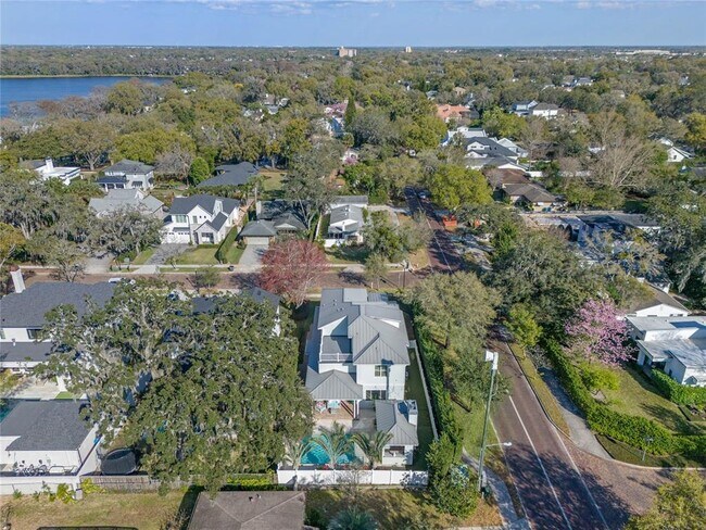 Foto del edificio - 1661 Hillcrest Ave