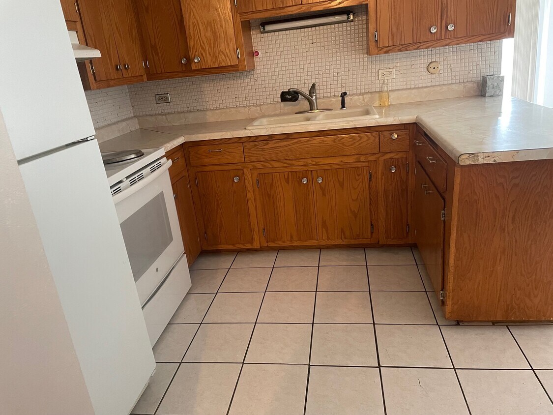 Foto principal - 5737 S Kenton Ave