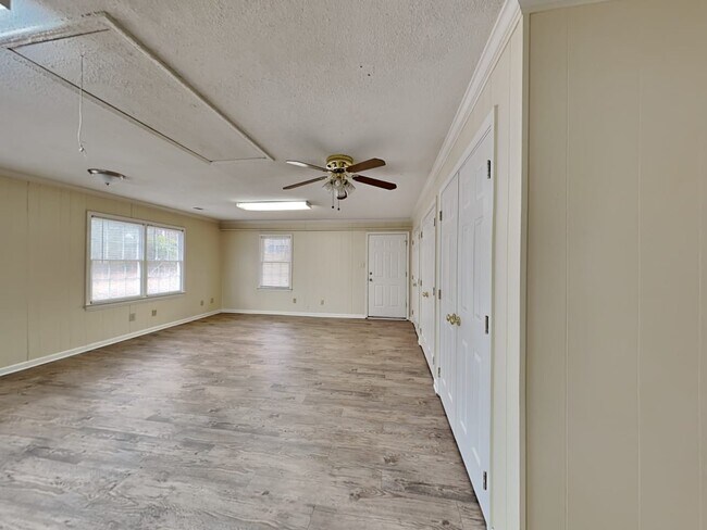 Building Photo - 1009 Monopoly Dr