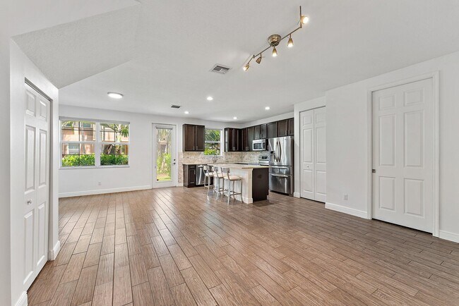 Building Photo - 3140 Waterside Cir