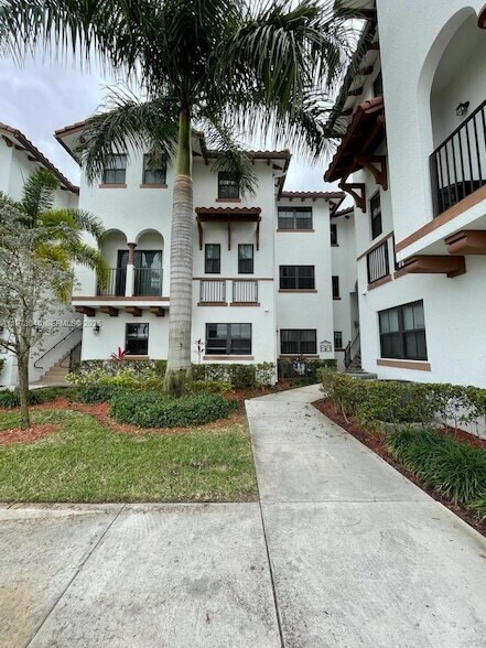 Foto del edificio - 10600 NW 88th St