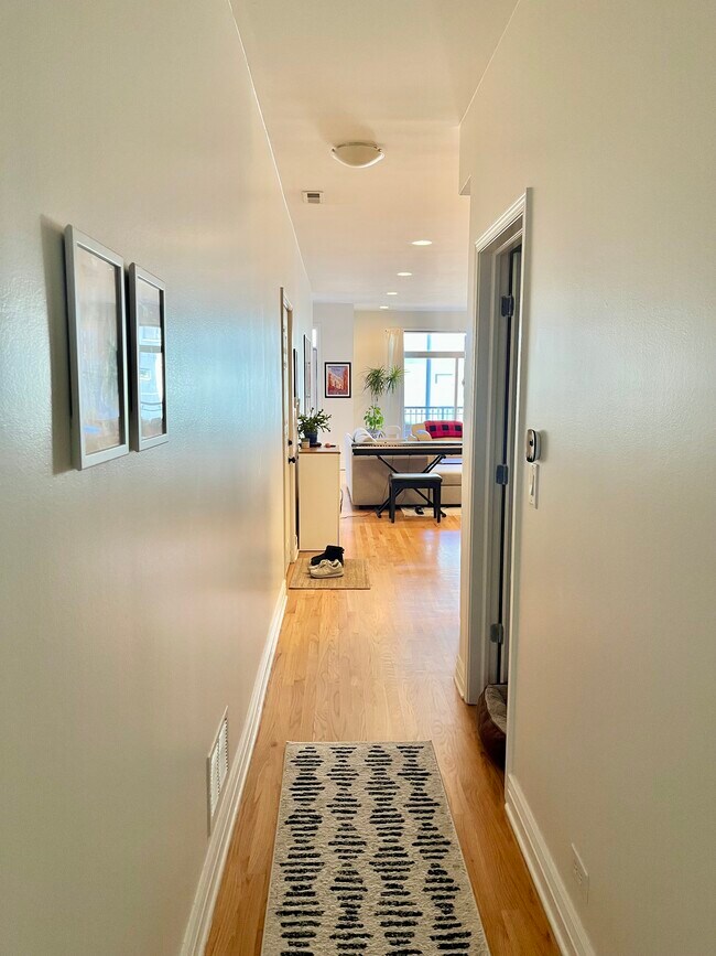 Pasillo - 817 N Bishop St