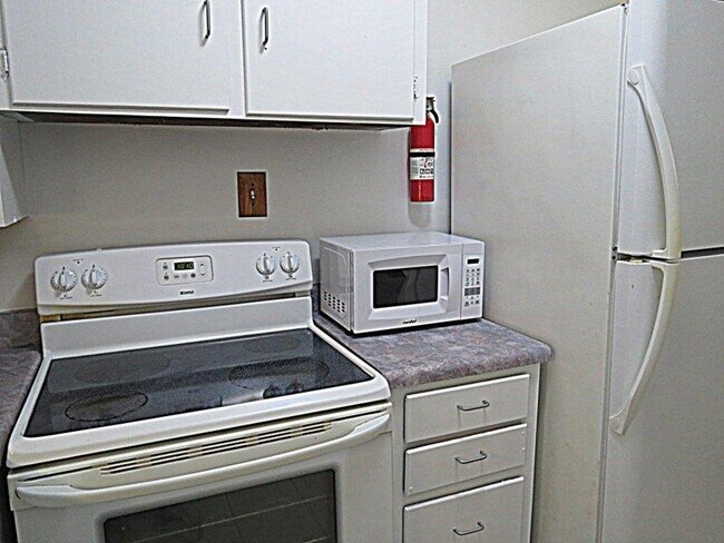 Foto del edificio - 1714 Hall Dr