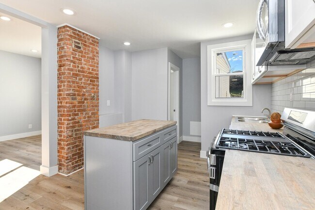 Building Photo - 1709 48th St