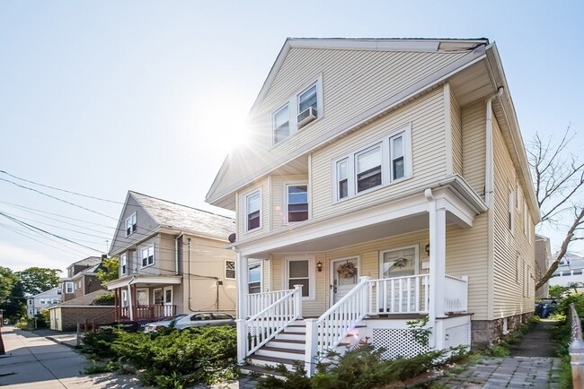 Building Photo - 48 Gardena St