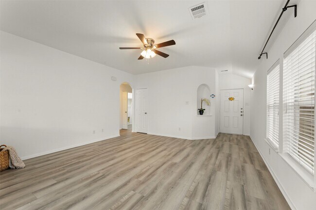 Foto del edificio - 25118 Hazel Ranch Dr