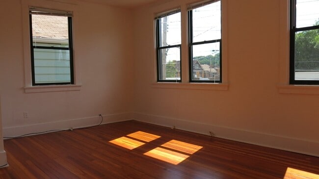 Building Photo - 1737 Chislett St