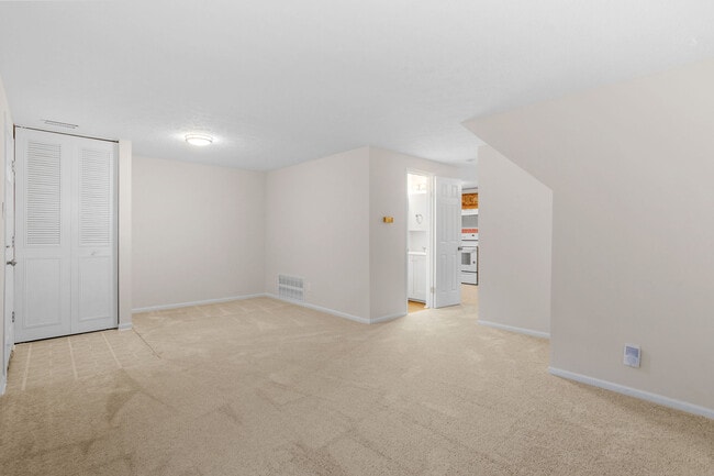 Building Photo - 2401 Greenwood Dr
