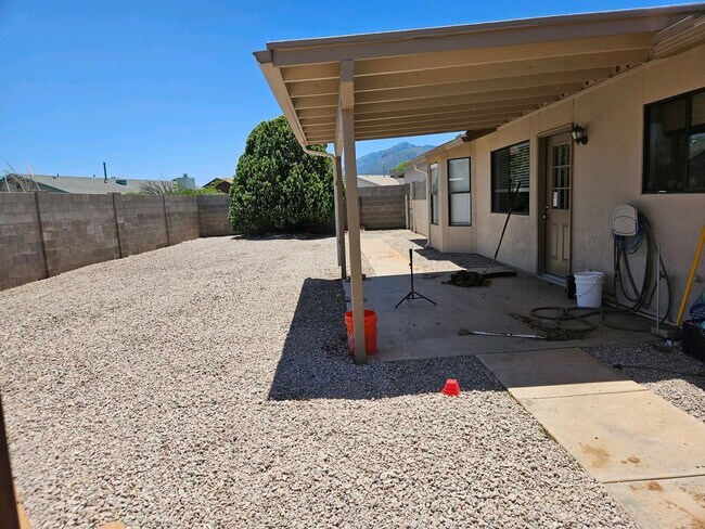Building Photo - 2872 Canyon View Dr