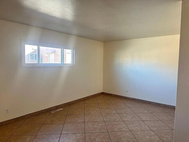 Foto del edificio - 4024 Comanche Rd NE