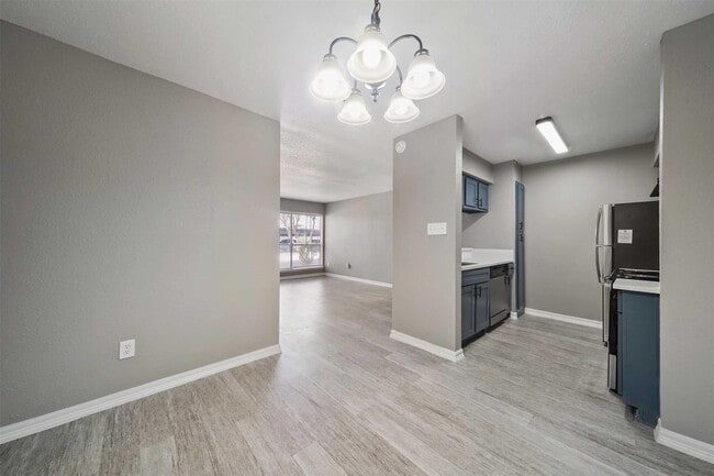 Building Photo - 4400 Memorial Dr