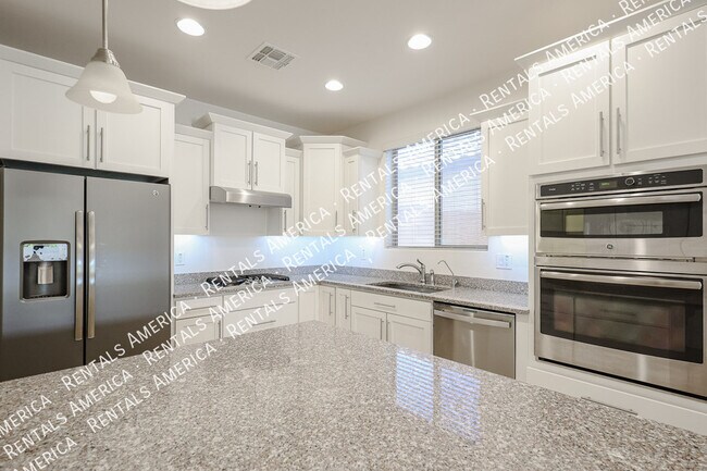 Building Photo - 3710 E Lodgepole Dr