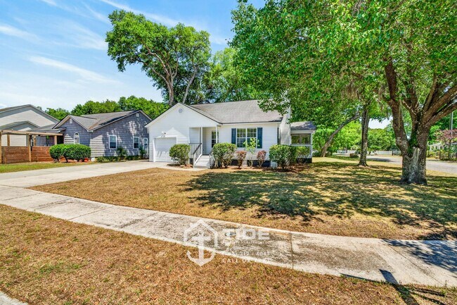 Foto del edificio - Modern Living in the Heart of West Ashley
